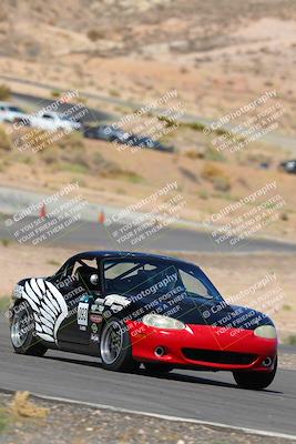 media/Oct-01-2022-Team Topak Racing (Sat) [[f860fb51be]]/2-Inter Low 2/session 2 turn 11/